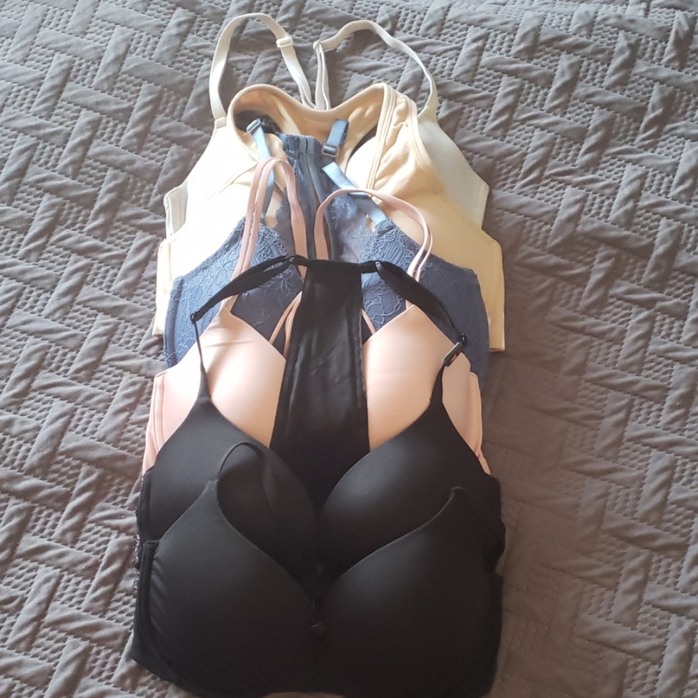 5 Victoria's Secret bras